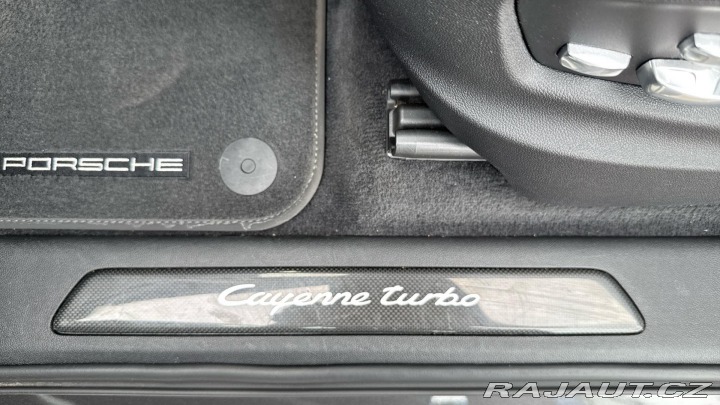 Porsche Cayenne Turbo 2021