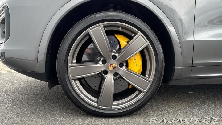 Porsche Cayenne Turbo 2021