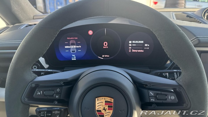 Porsche Macan 4S Electric 2025