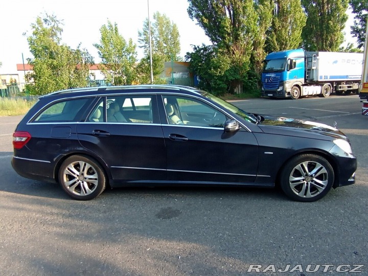 Mercedes-Benz E 3,0 4MATIC kombi, světl 2010