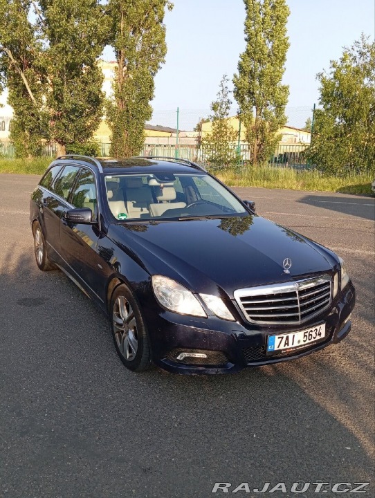 Mercedes-Benz E 3,0 4MATIC kombi, světl 2010