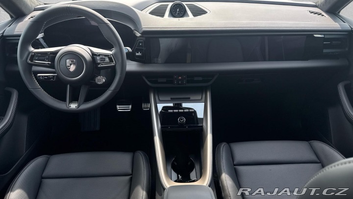 Porsche Macan Turbo 2025