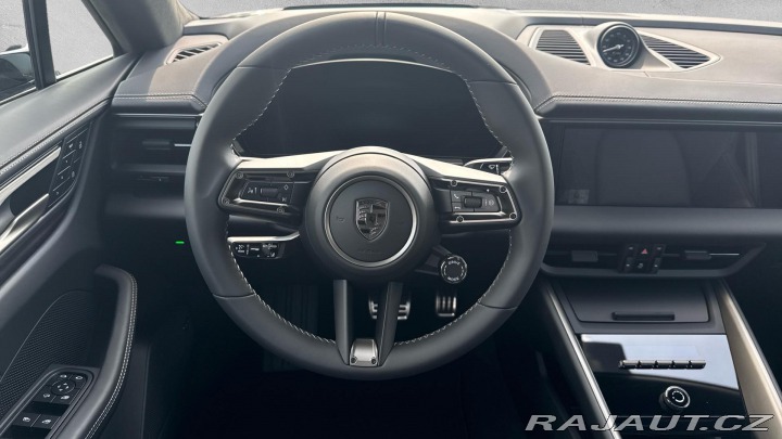 Porsche Macan Turbo 2025