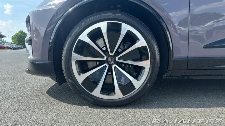Porsche Macan Turbo 2025