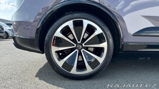 Porsche Macan Turbo 2025