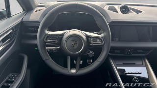 Porsche Macan Turbo 2025