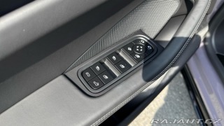 Porsche Macan Turbo 2025