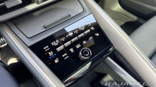 Porsche Macan Turbo 2025