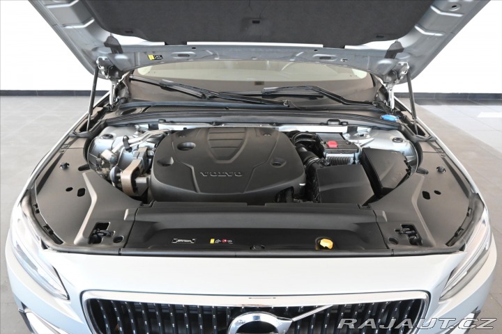 Volvo V90 2,0 D4 140 kW AWD CROSS C 2019