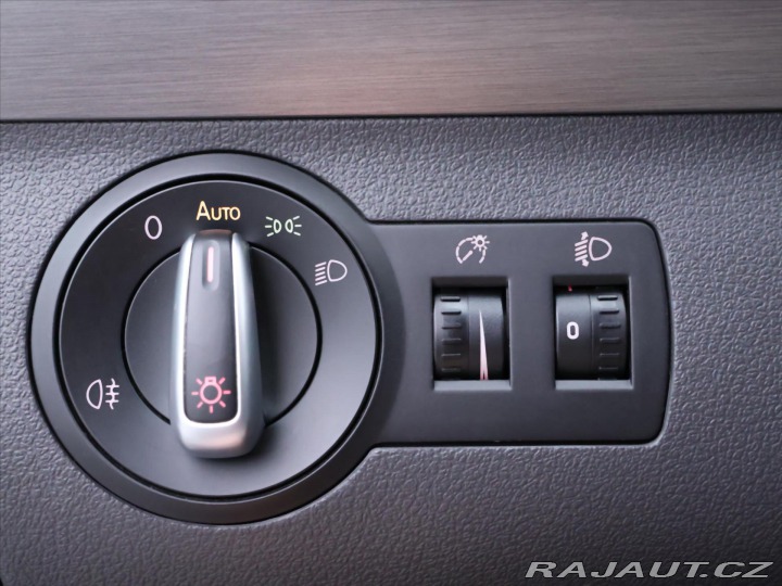 Volkswagen Touran 1,6 TDI 77kW DSG Comfortl 2012
