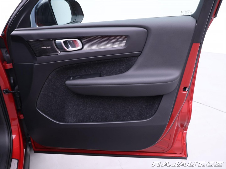 Volvo XC40 2,0 182KW R-DESIGN Kamera 2018