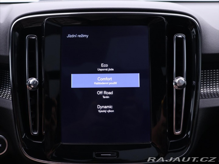 Volvo XC40 2,0 182KW R-DESIGN Kamera 2018