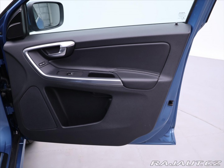 Volvo XC60 2,0 D4 110kW Aut. Momentu 2015