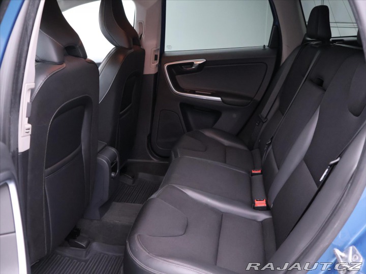 Volvo XC60 2,0 D4 110kW Aut. Momentu 2015