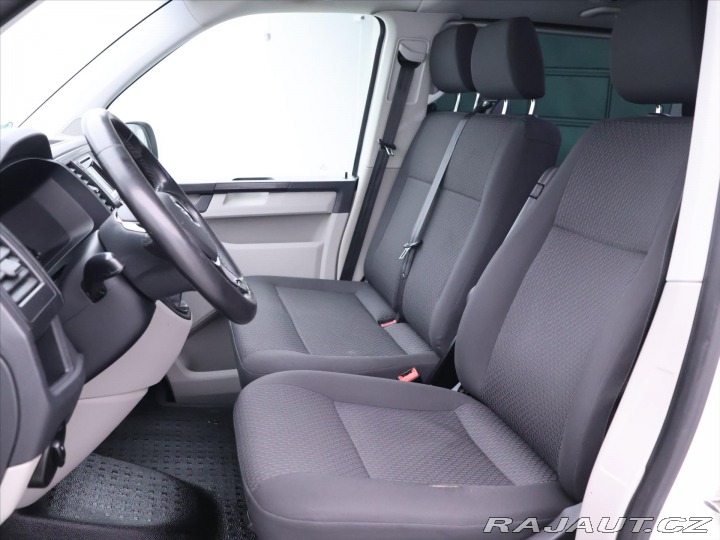 Volkswagen Caravelle 2,0 TDI 110kW 9-Míst ACC 2015
