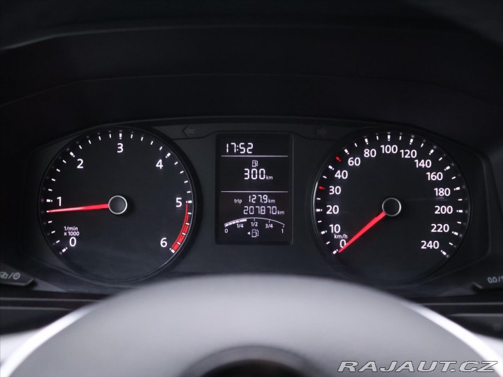 Volkswagen Caravelle 2,0 TDI 110kW 9-Míst ACC 2015