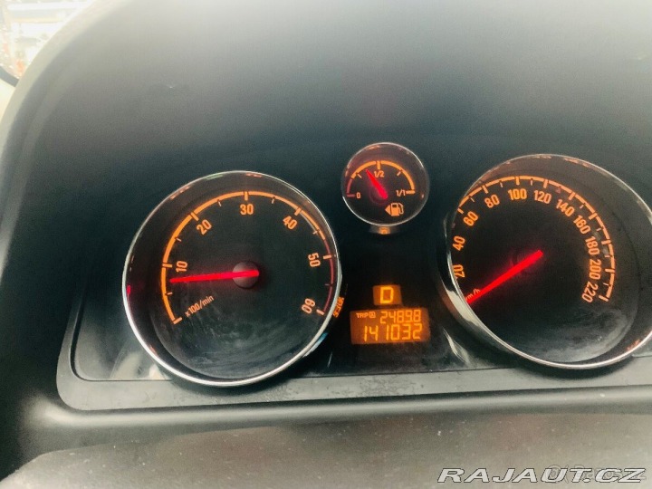 Opel Antara 2,2 Rok 2012 Najeto 141 2012