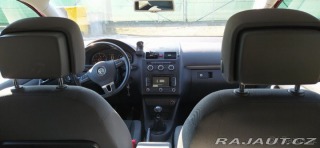 Volkswagen Touran 2,0 TDI DPF COMFORTLINE 2013
