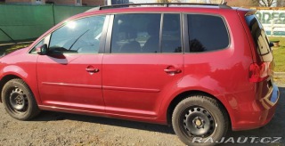 Volkswagen Touran 2,0 TDI DPF COMFORTLINE 2013