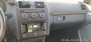 Volkswagen Touran 2,0 TDI DPF COMFORTLINE 2013