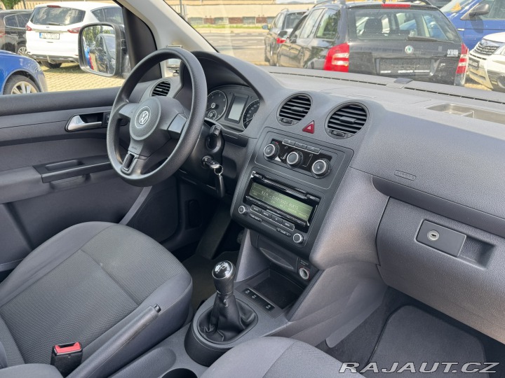 Volkswagen Caddy 1,6 TDI 75 KW 2X KOLA 2015