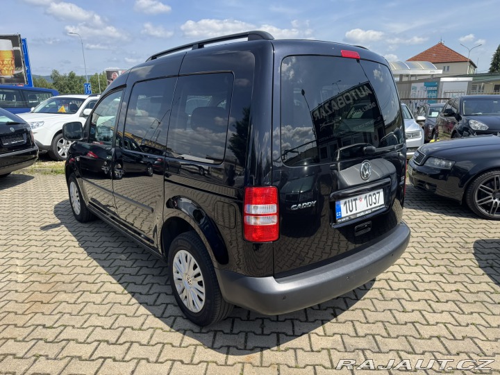 Volkswagen Caddy 1,6 TDI 75 KW 2X KOLA 2015