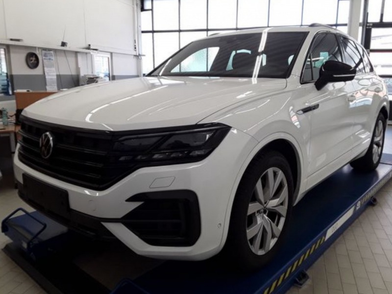 Volkswagen Touareg R-Line 4Motion 3.0 TDI 21