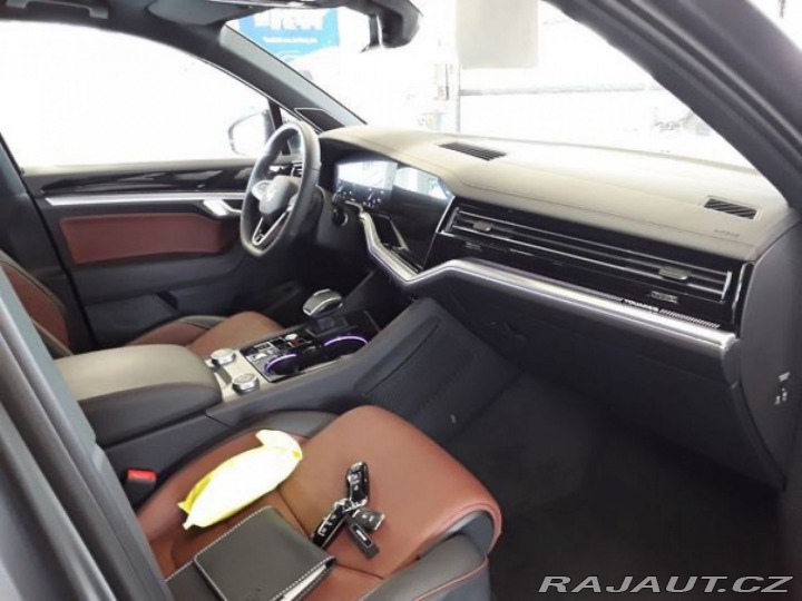 Volkswagen Touareg R-Line 4Motion 3.0 TSI 25 2024