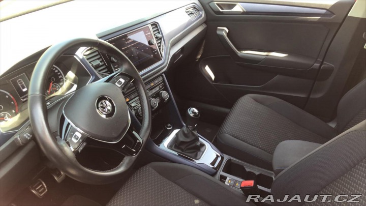 Volkswagen T-Roc 1,5 TSi 110kW NAVI VŮZ PŘ 2020