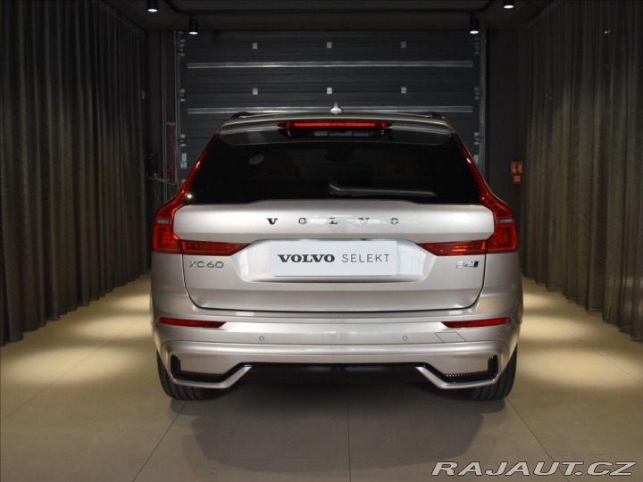 Volvo XC60 2,0 B4 AWD PLUS, Pano,BLI 2024