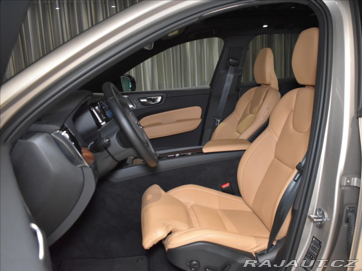 Volvo XC60 2,0 B4 AWD PLUS, Pano,BLI 2024