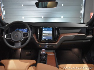 Volvo XC60 2,0 B4 AWD PLUS, Pano,BLI 2024