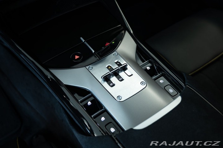 Ferrari Purosangue V12/SoftClose/Pano/Karbon 2025