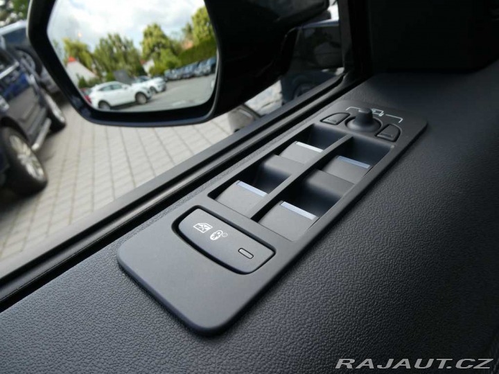 Land Rover Discovery Sport 1,5 Dynamic SE P270e 2026