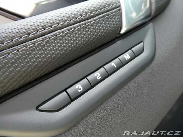 Land Rover Discovery Sport 1,5 Dynamic SE P270e 2026