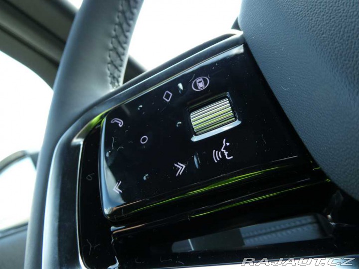 Land Rover Discovery Sport 1,5 Dynamic SE P270e 2026