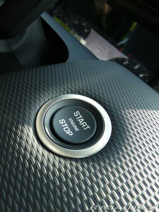 Land Rover Discovery Sport 1,5 Dynamic SE P270e 2026