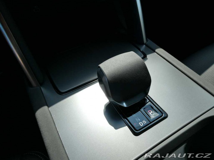 Land Rover Discovery Sport 1,5 Dynamic SE P270e 2026