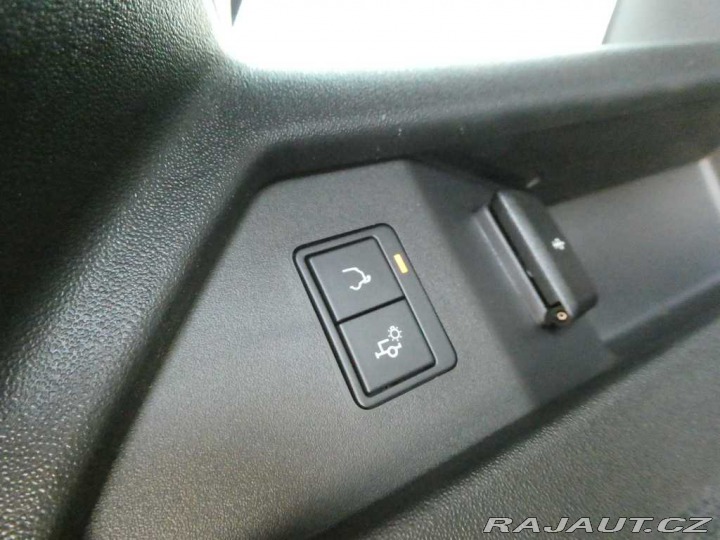 Land Rover Discovery Sport 1,5 Dynamic SE P270e 2026