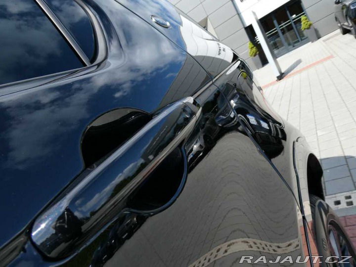 Land Rover Discovery Sport 1,5 Dynamic SE P270e 2026