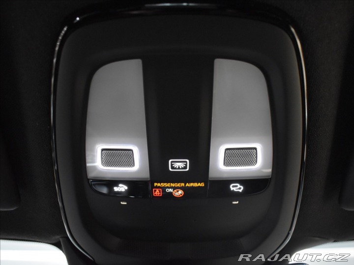 Volvo XC40 2,0 B4 Plus BLIS,Bezklíč 2024