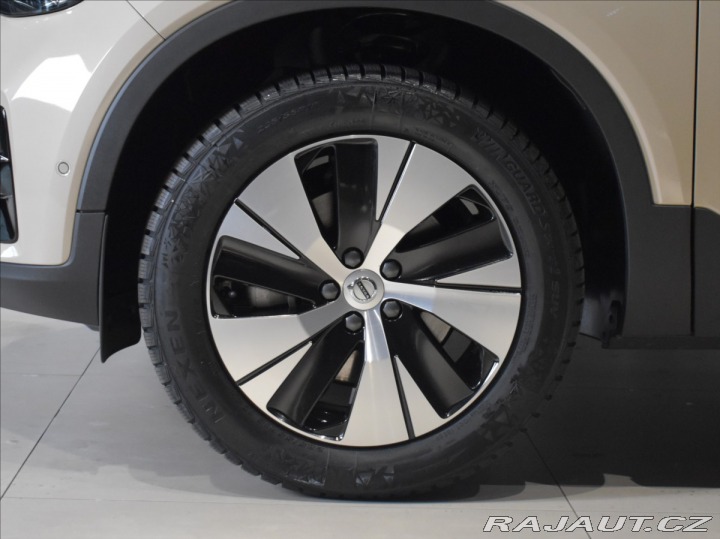 Volvo XC40 2,0 B4 Plus BLIS,Bezklíč 2024
