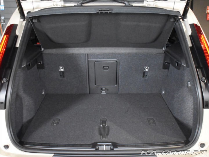 Volvo XC40 2,0 B4 Plus BLIS,Bezklíč 2024