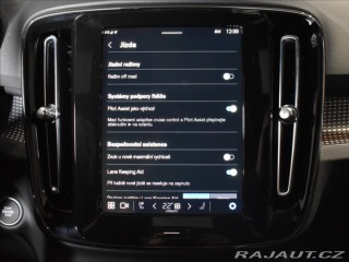 Volvo XC40 2,0 B4 Plus BLIS,Bezklíč 2024
