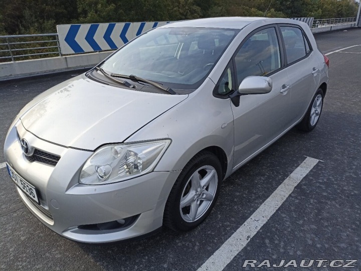 Toyota Auris 94000km. Automatická prev 2007