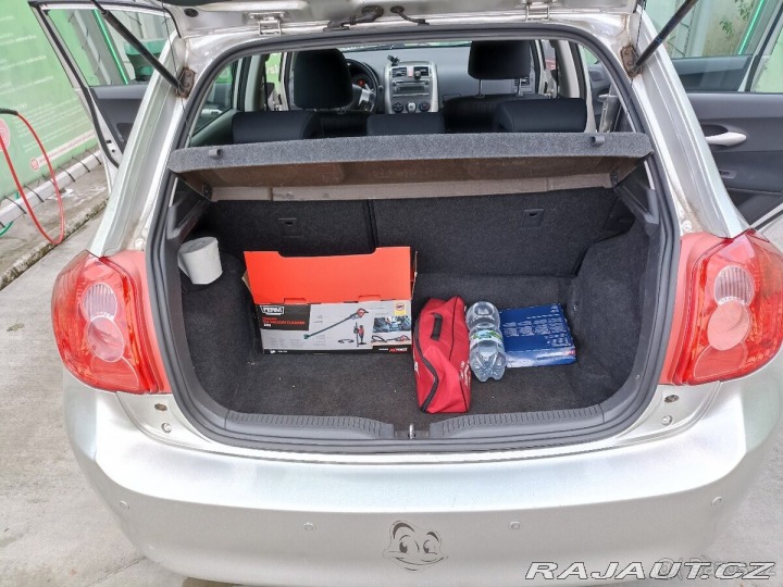Toyota Auris 94000km. Automatická prev 2007