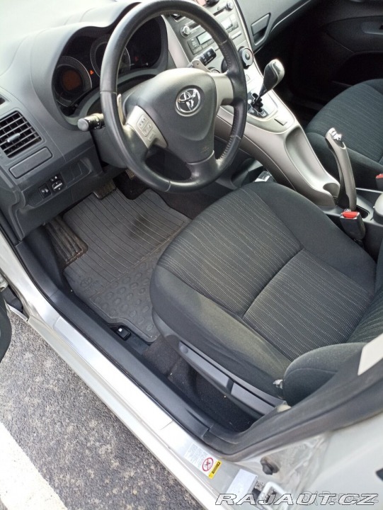 Toyota Auris 94000km. Automatická prev 2007