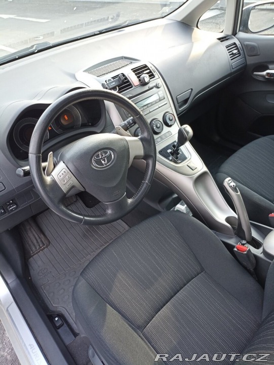 Toyota Auris 94000km. Automatická prev 2007