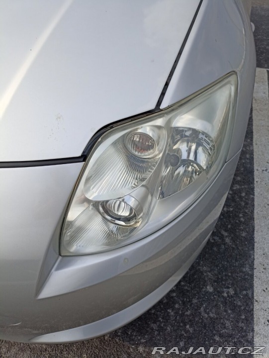 Toyota Auris 94000km. Automatická prev 2007