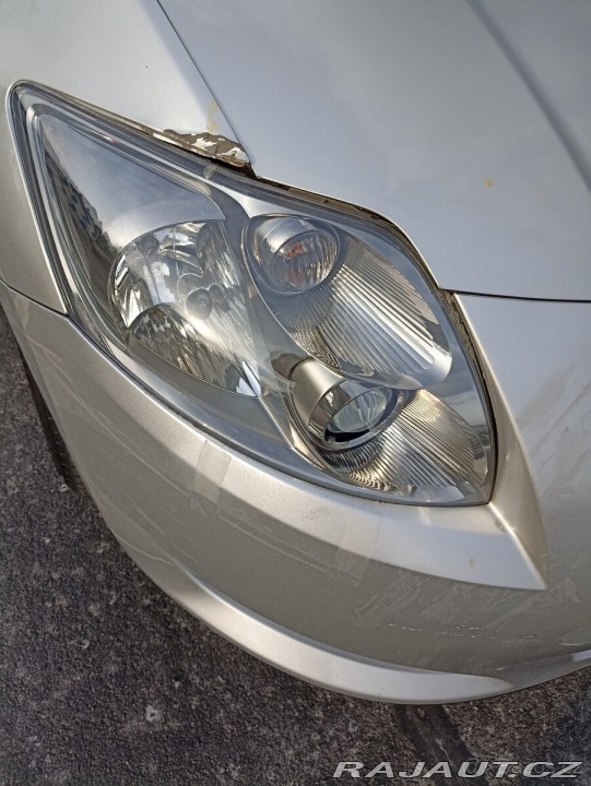 Toyota Auris 94000km. Automatická prev 2007